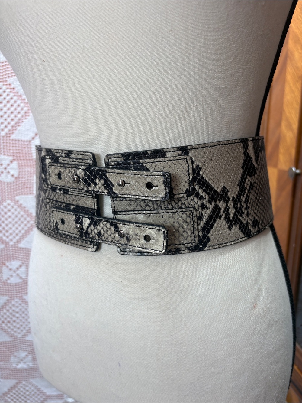 Club Monaco Kara wide waist belt in black/white python print genuine leather Sm - Picture 7 of 9